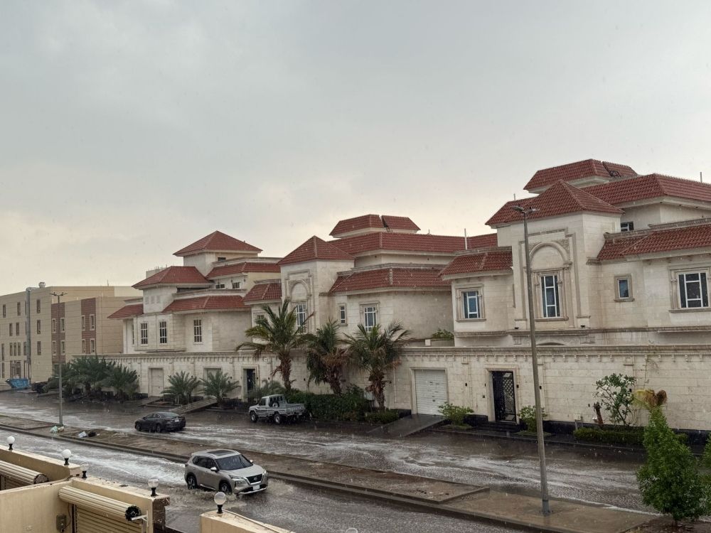 جدة الآن.. أمطار غزيرة ورياح شديدة السرعة على أنحاء المحافظة