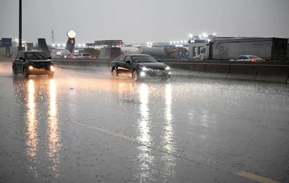 "الأرصاد": أمطار متوسطة على منطقتي نجران وجدة