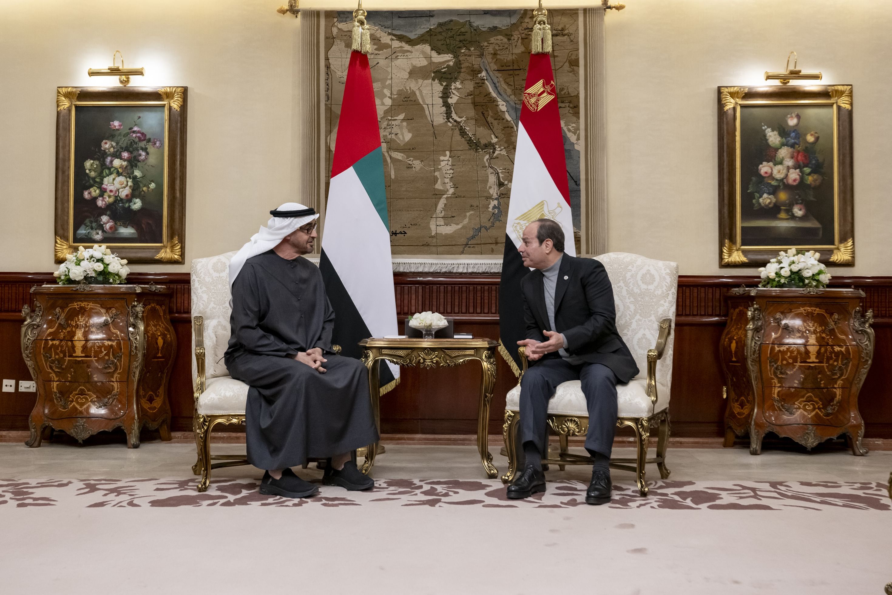 الامارات | رئيس الدولة والرئيس المصري يبحثان في القاهرة تعزيز العلاقات الأخوية