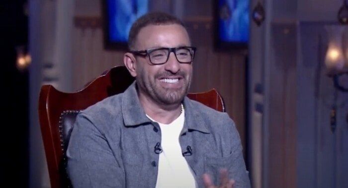 أحمد السقا يروي أسرار احتضانه ابنة علاء مرسي خلال زفافها!