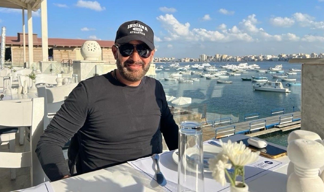 أحمد السقا يدافع عن محمد هنيدي ما القصة؟