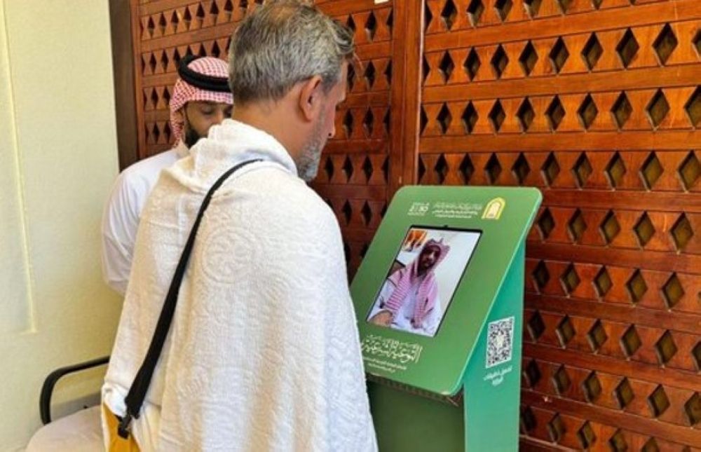 بـ 10 لغات.. تفعيل "الاتصال المرئي" للإجابة على أسئلة ضيوف الرحمن