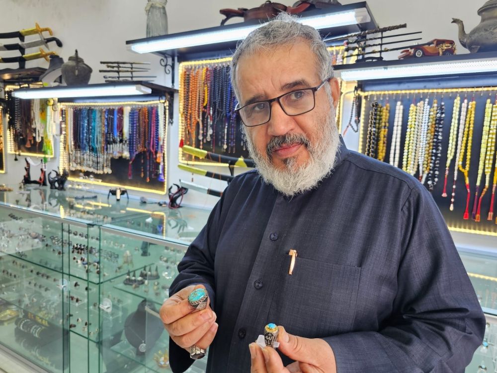 خبير أحجار: رمضان موسم السبح والعقيق اليماني الأكثر طلبًا