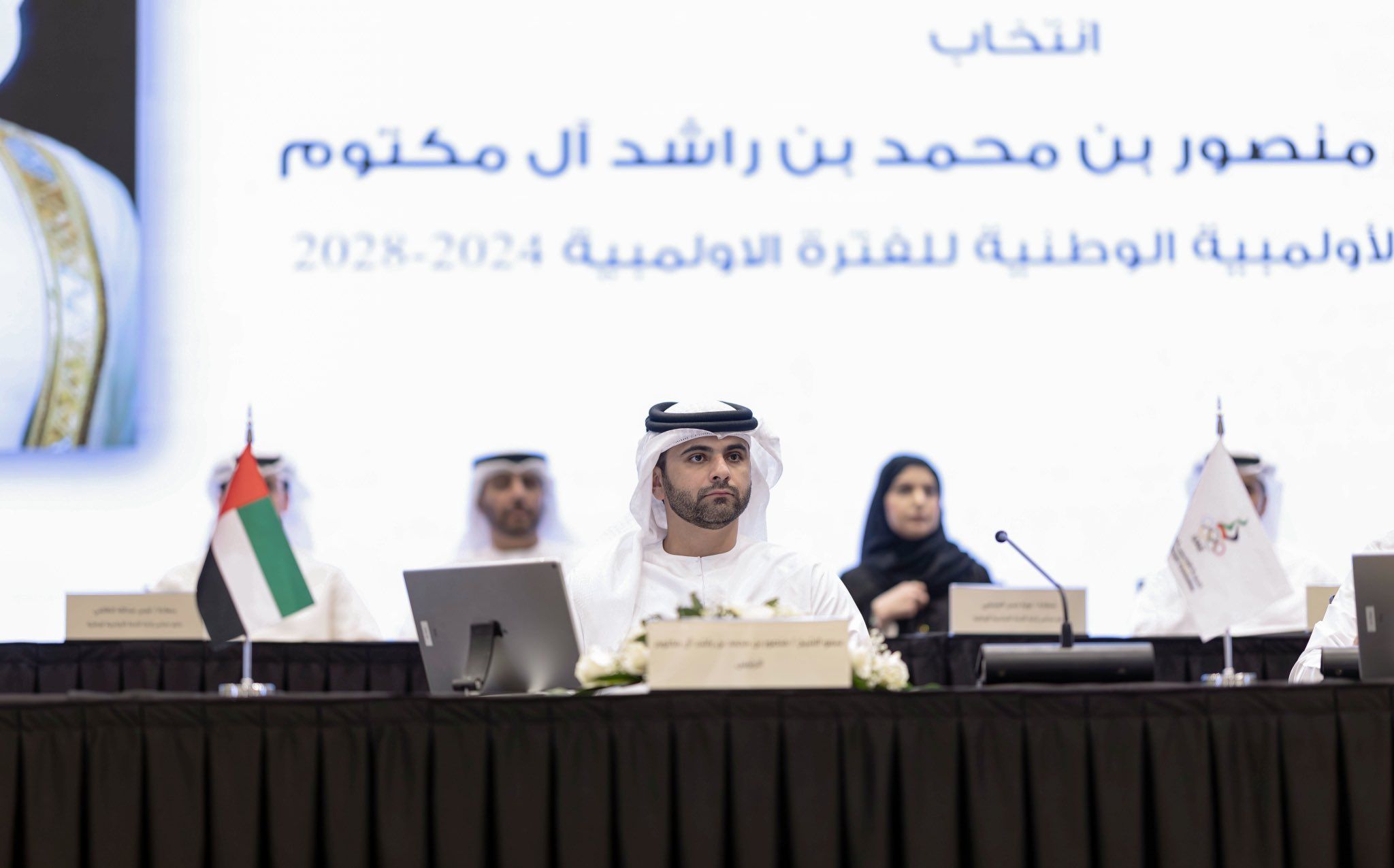 الامارات | أحمد بن محمد يبارك لمنصور بن محمد فوزه برئاسة اللجنة الأولمبية الوطنية