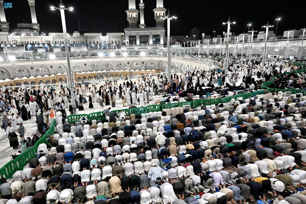 منظومة متكاملة.. أجواء تحفها السكينة بالمسجد الحرام ليلة 27 رمضان