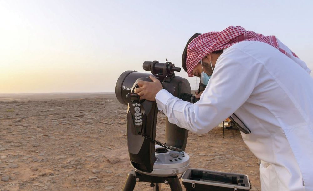 المحكمة العليا تدعو إلى تحري رؤية هلال شوال مساء السبت