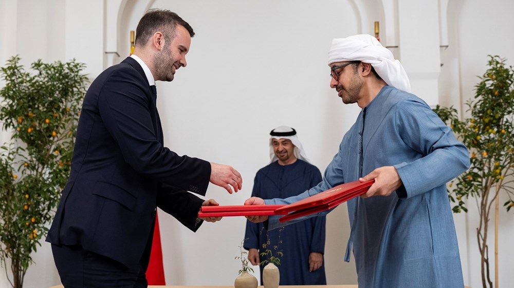 رئيس الدولة يبحث مع رئيس وزراء مونتينيغرو تعزيز علاقات التعاون ويشهد توقيع اتفاقيتين بين البلدين