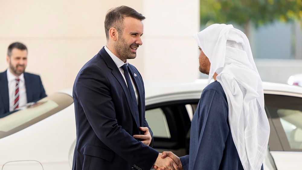 رئيس الدولة يبحث مع رئيس وزراء مونتينيغرو تعزيز علاقات التعاون ويشهد توقيع اتفاقيتين بين البلدين