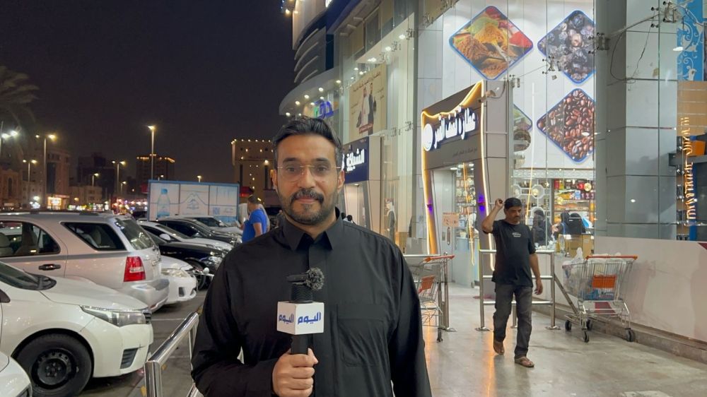 ”اليوم“ ترصد الإقبال على التسوق.. أسعار في المتناول وفرحة بقدوم العيد