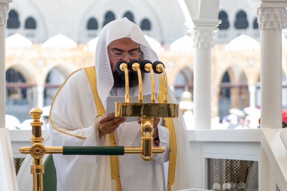 في خطبة العيد.. السديس يدعوا إلى نشر السرور وجبر الخواطر