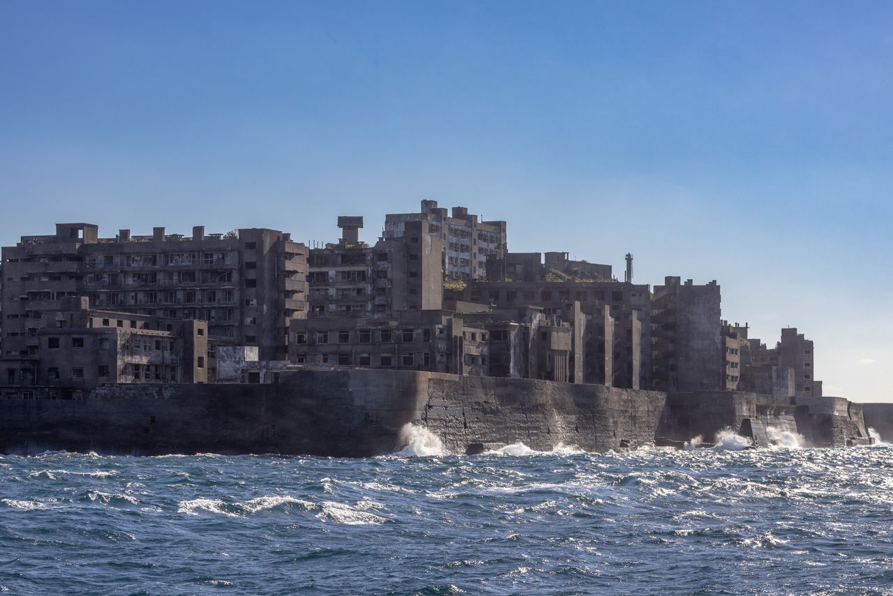 اليابان | من مدينة أشباح إلى معلم سياحي عالمي: كيف أعادت جزيرة مهجورة في اليابان الحياة إلى نفسها؟