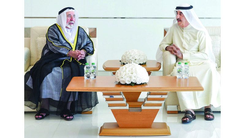 الامارات | حاكم الشارقة يقدم واجب العزاء في وفاة الشيخة  حصة بنت حميد الشامسي