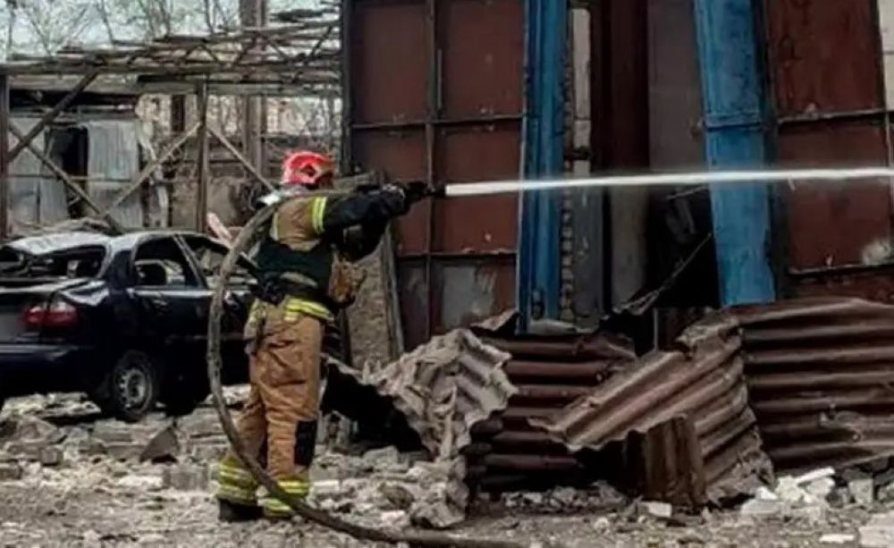 مقتل 14 شخصًا.. روسيا تستهدف بلدة زيلينسكي بصاروخ بالستي