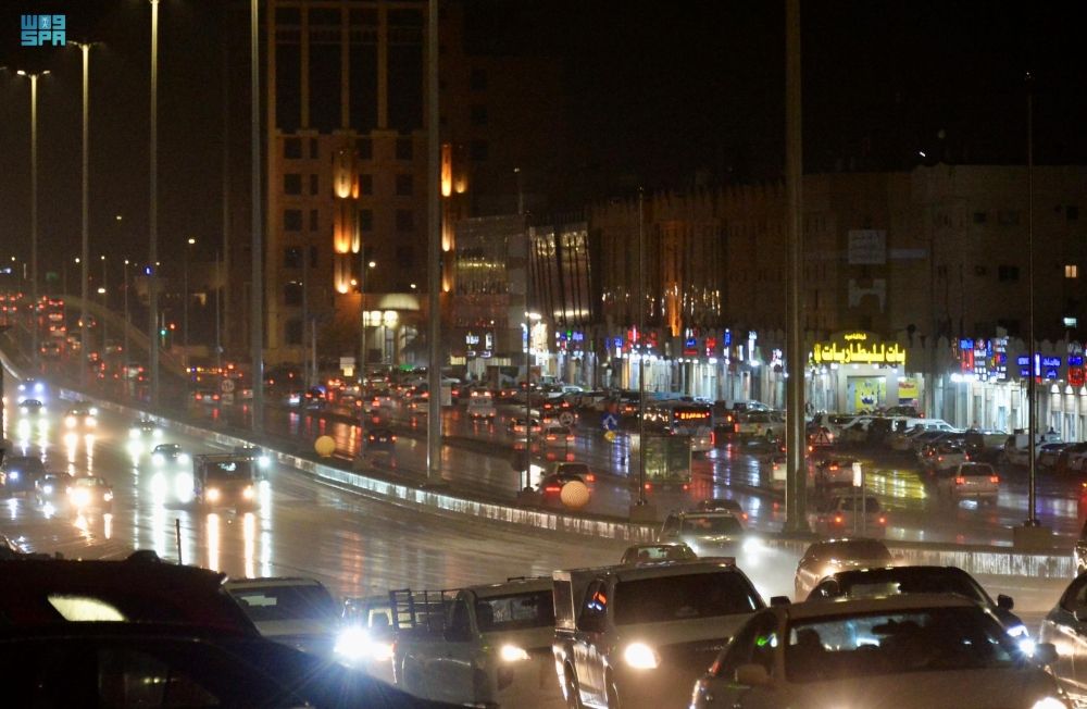 أمطار متباينة الشدة على منطقة القصيم ومحافظة رفحاء