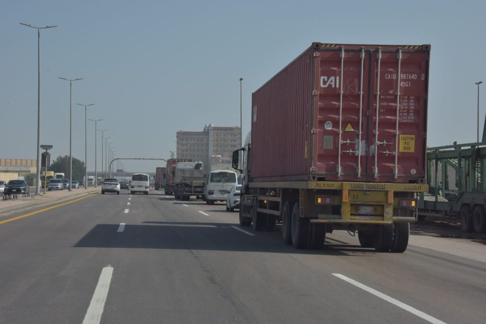 لتجنب الضرر.. "النقل" تحذر من التعاقد مع شاحنات أجنبية غير مرخصة داخليًا