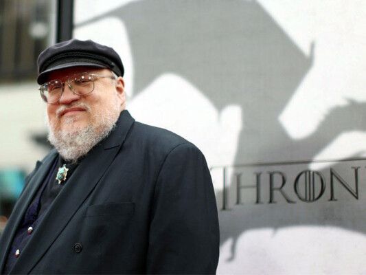 جورج آر. مارتن يظهر مع "ذئب العرش" .. فهل من أجزاء جديدة من Game of Thrones ؟