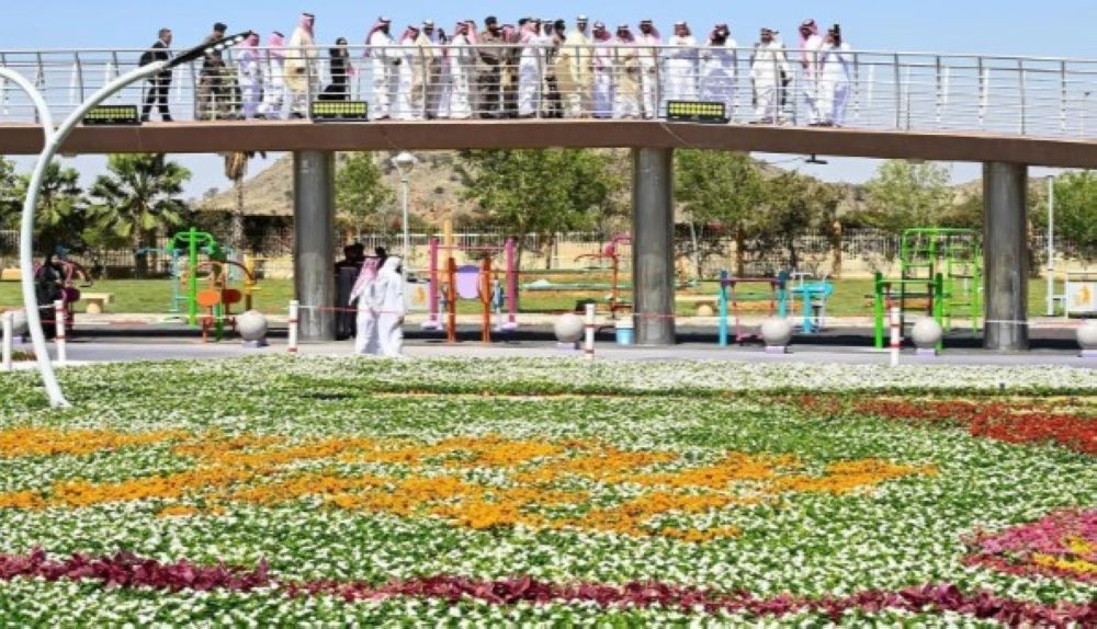 صور.. تدشين ملتقى الورد والنباتات العطرية في نسخته الأولى بالطائف