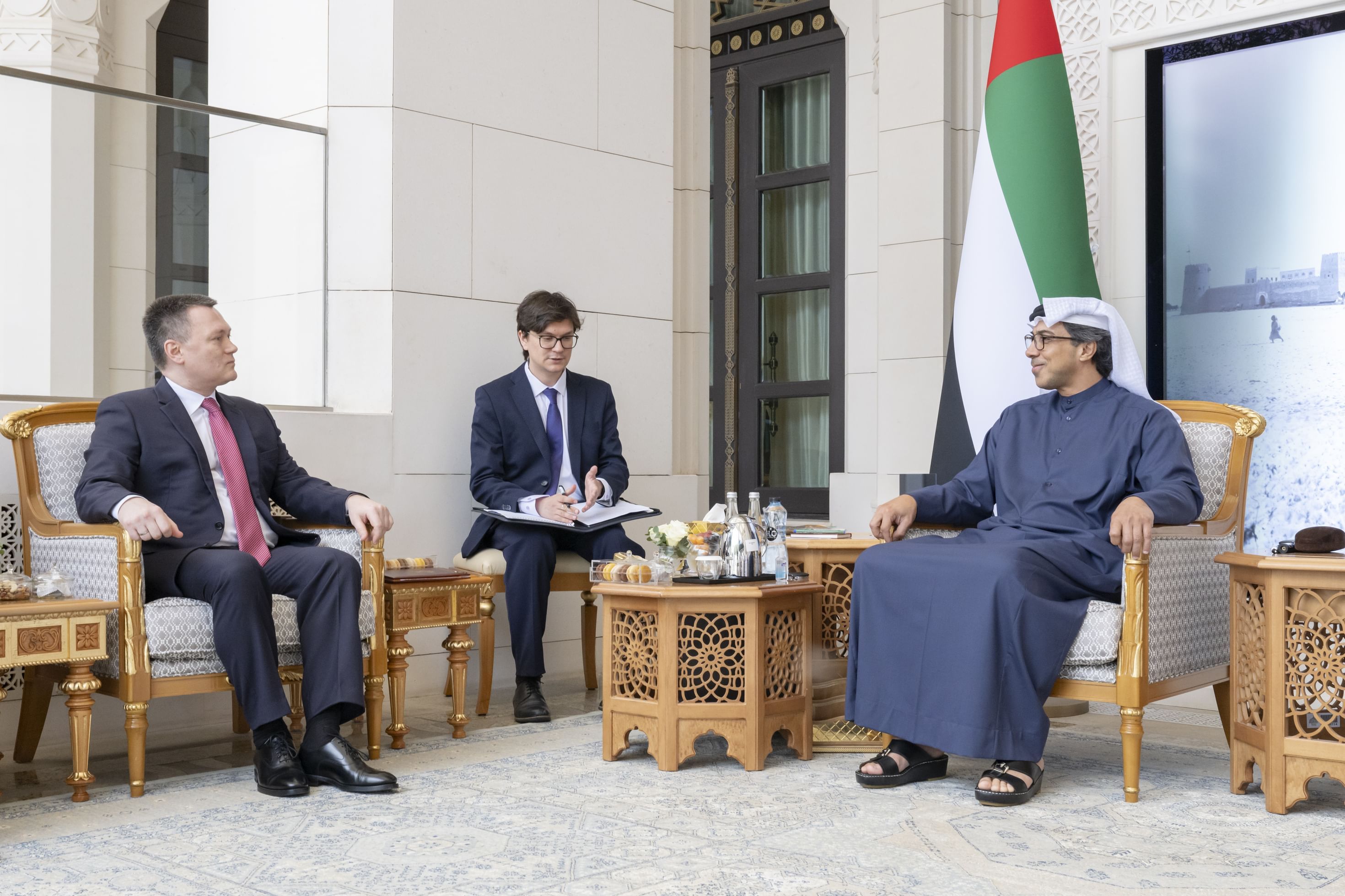 الامارات | منصور بن زايد يبحث مع المدعي العام لروسيا تعزيز العلاقات الثنائية