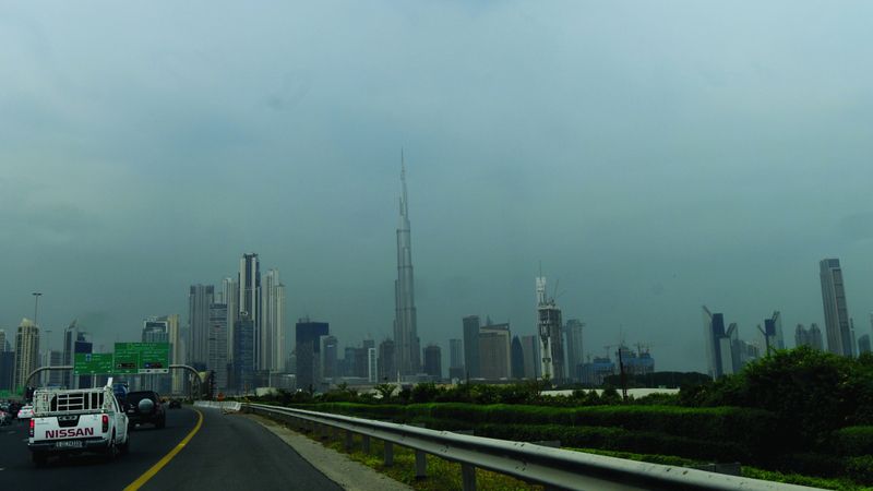 الامارات | انخفاض «الحرارة».. ورياح مثيرة للغبار والأتربة
