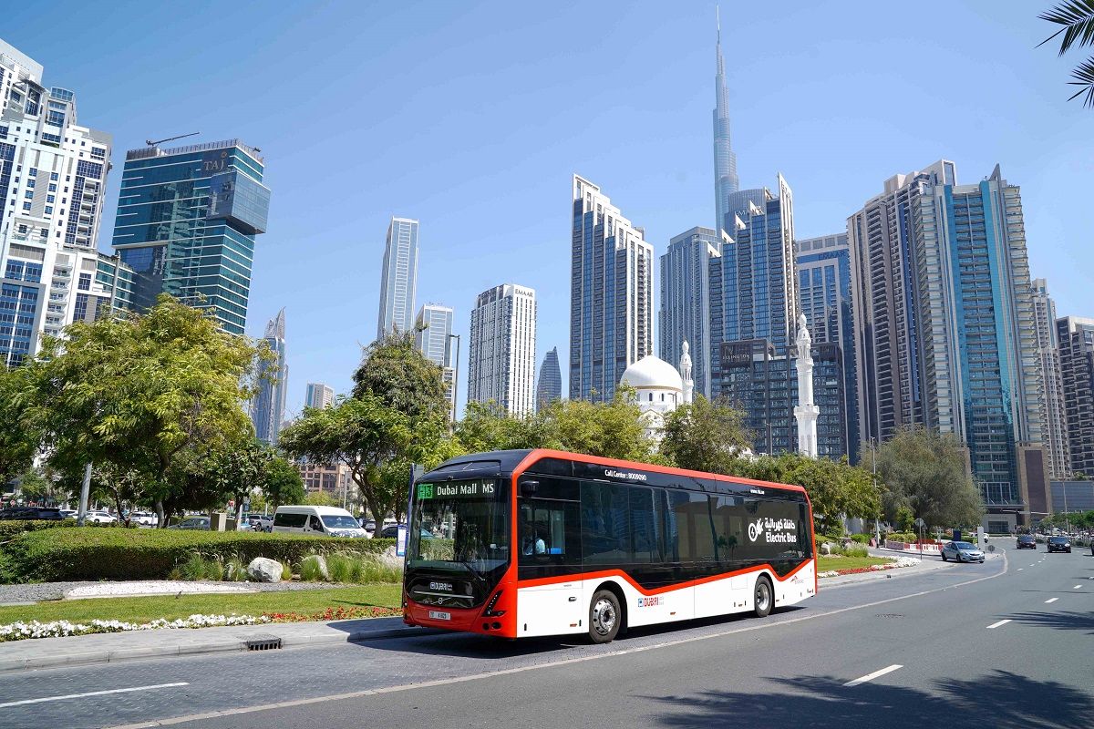 الامارات | "طرق دبي" تدشن التشغيل التجريبي لحافلة كهربائية بتقنيات فائقة التطوّر