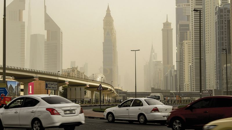الامارات | الرياح المثيرة للغبار مستمرة حتى غدٍ