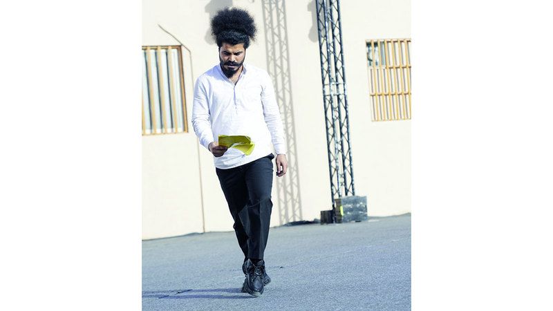 الامارات | «مواطن VIP» عرض إيمائي  في القرية التراثية