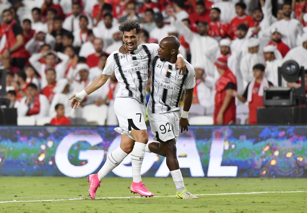 الامارات | الجزيرة يرفع كأس رابطة المحترفين بكل «فخر»