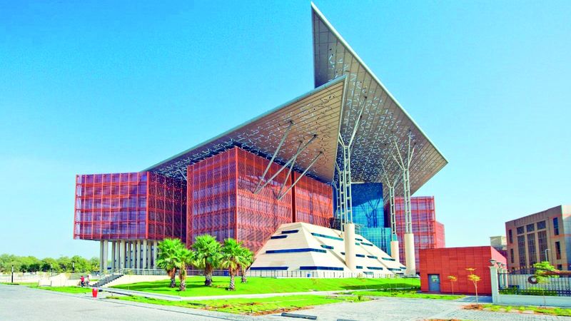 الامارات | امرأة تدفع 94 ألف درهم في تأشيرات وتذاكر طيران وهمية