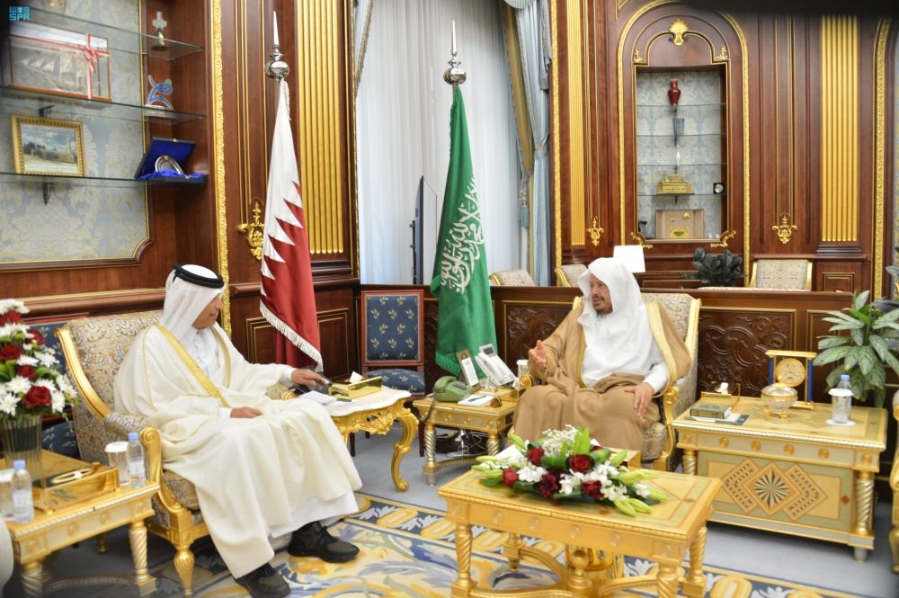 رئيس مجلس الشورى يبحث تعزيز العلاقات الثنائية مع نظيره القطري