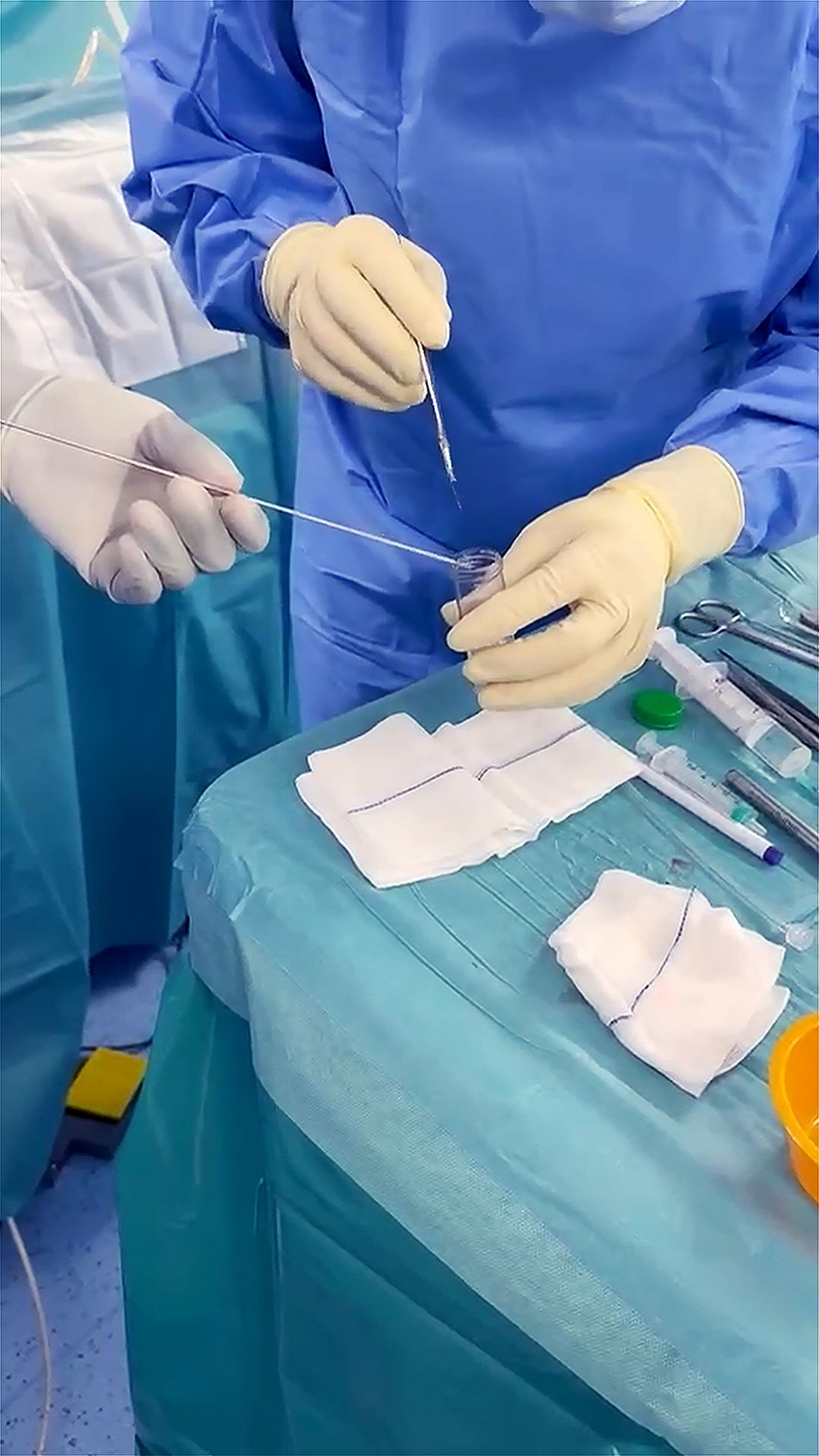 الامارات | أطباء "دبي الصحية" ينجحون في أخذ خزعة من ورم عميق داخل دماغ مريضة باستخدام تقنيات الذكاء الاصطناعي