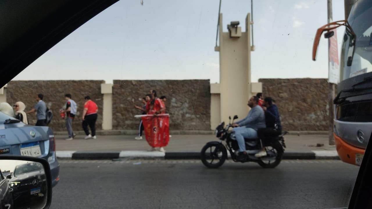 توافد جماهير الأهلى على استاد القاهرة لحضور مباراة صن داونز