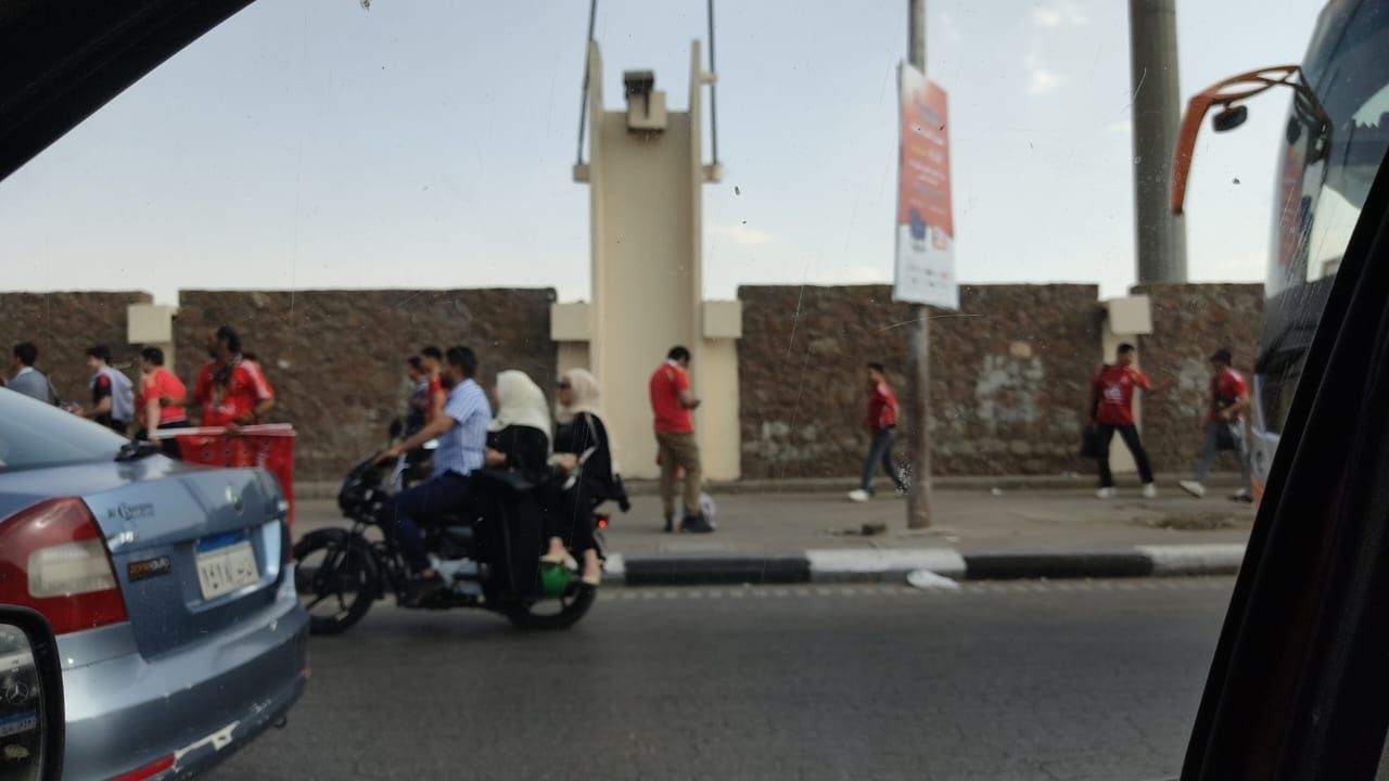 توافد جماهير الأهلى على استاد القاهرة لحضور مباراة صن داونز