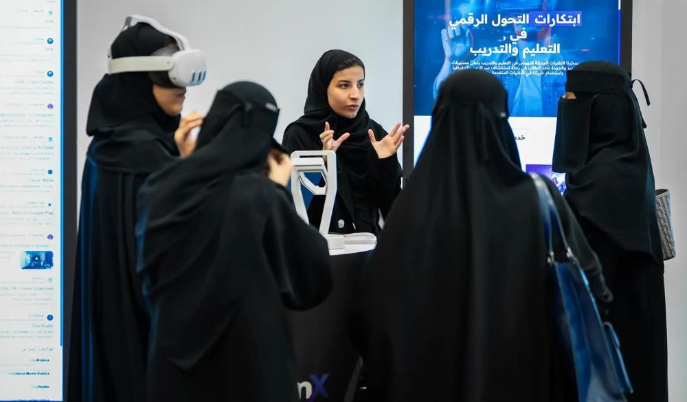 وزارة الاتصالات تحتفي بتميّز المرأة السعودية في التقنية والابتكار