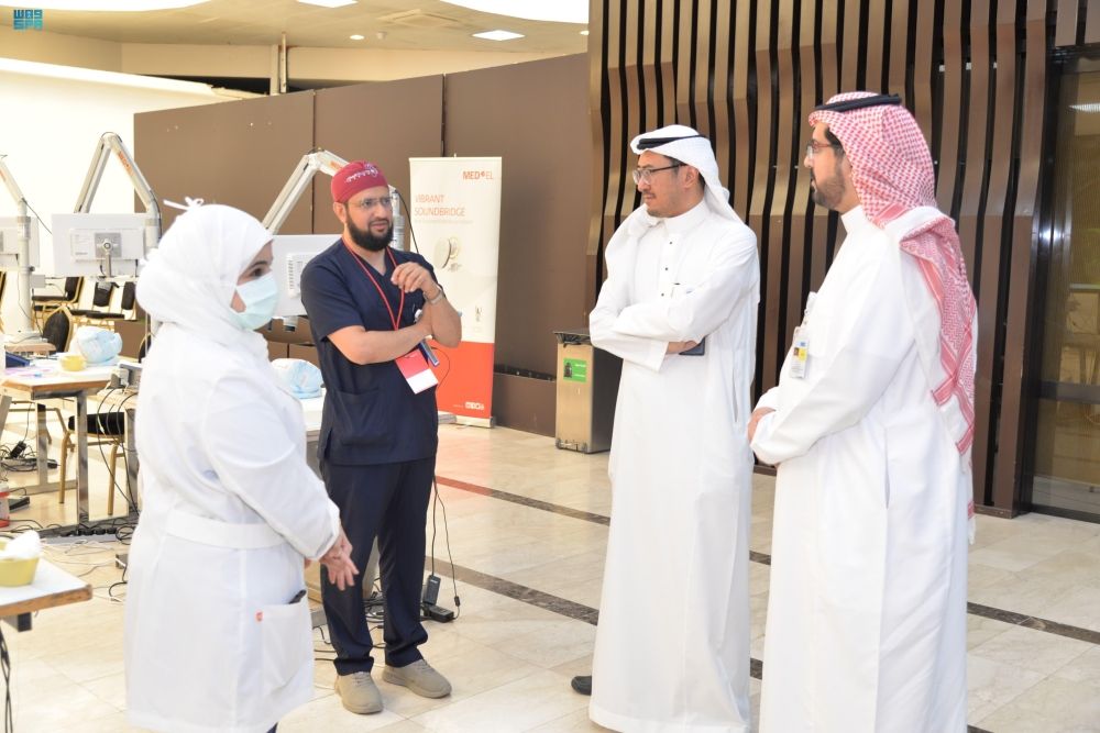 استشاريون سعوديون يُدربون أطباء من دول عديدة على الزراعات السمعية