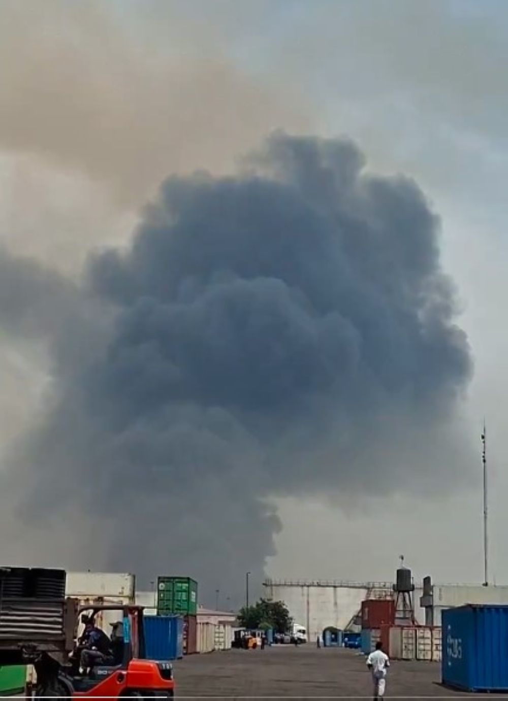 إصابة أكثر من 400 جريح في انفجار الميناء جنوب إيران