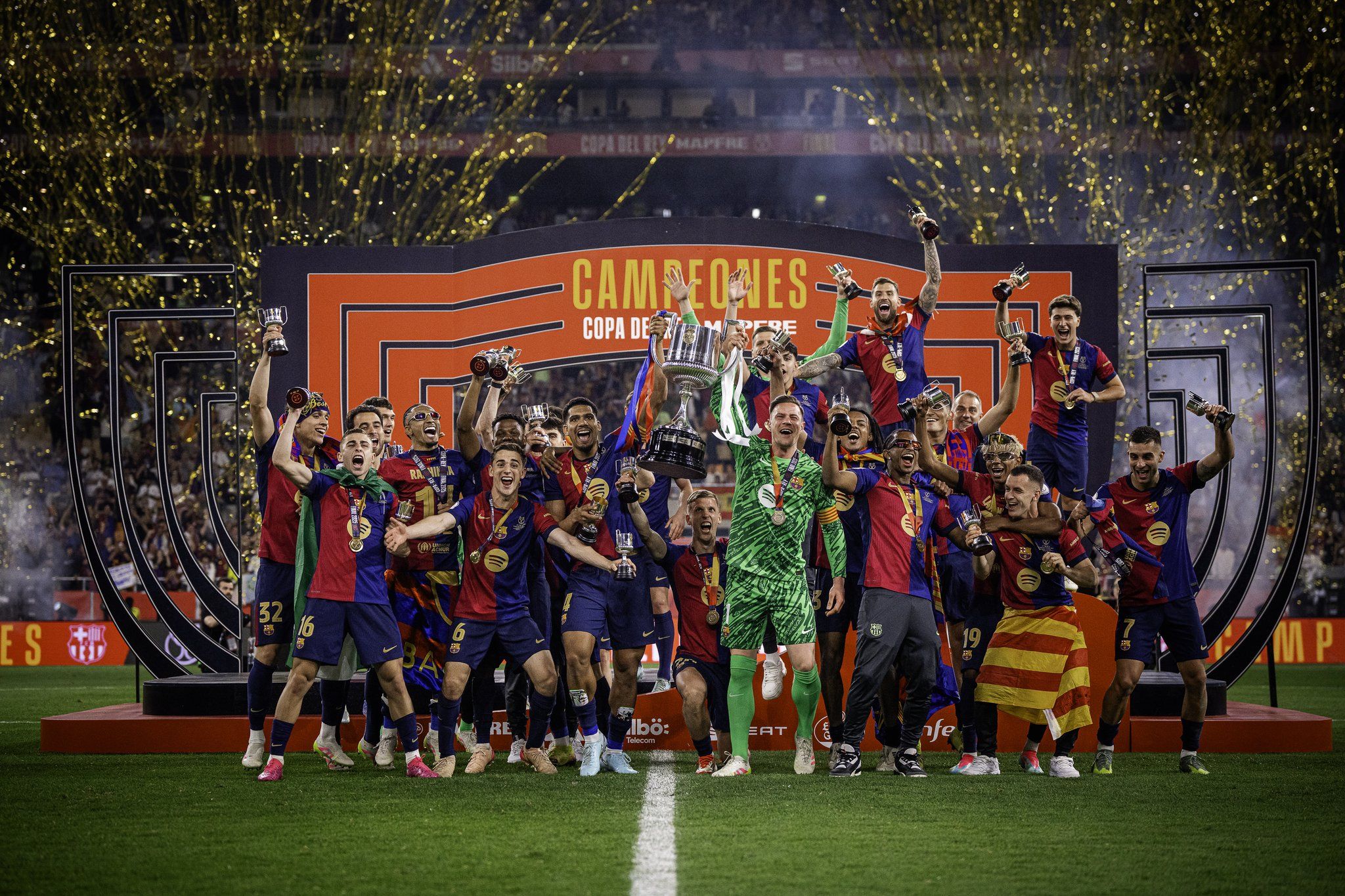 الامارات | شاهد رقصات لاعبي برشلونة.. ومراسم التتويج بكأس ملك إسبانيا (فيديو)