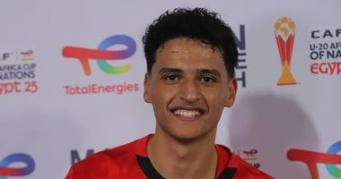 عبد الله يفوز بجائزة أفضل لاعب فى مباراة منتخب مصر وجنوب أفريقيا ويهديها لوالدته