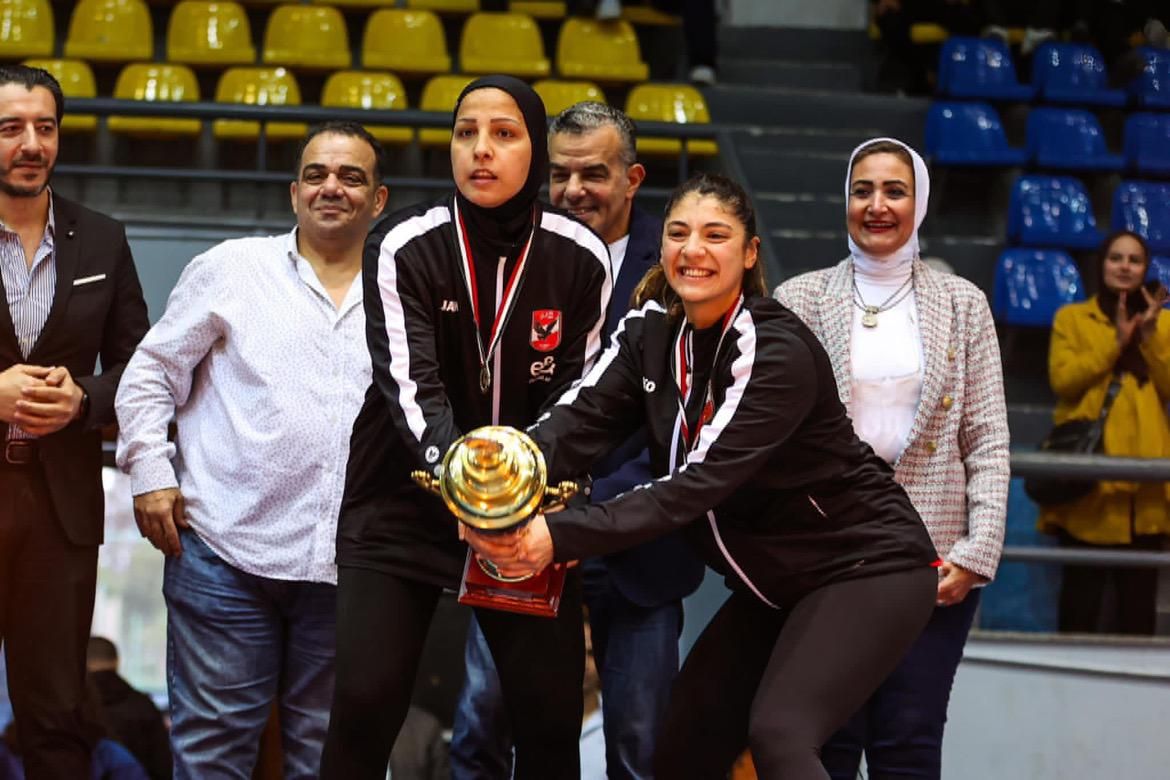 احتفالات الأهلى بلقب كأس مصر لسيدات كرة اليد.. صور