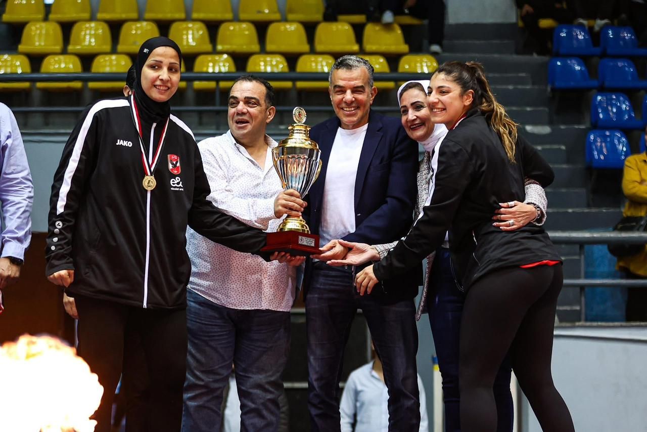 احتفالات الأهلى بلقب كأس مصر لسيدات كرة اليد.. صور
