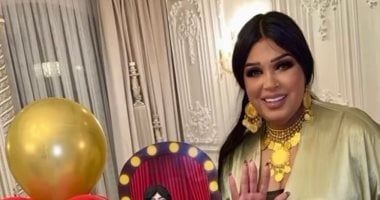 هكذا احتفلت فيفي عبده بعيد ميلادها وسط نجمات الفن.. فيديو