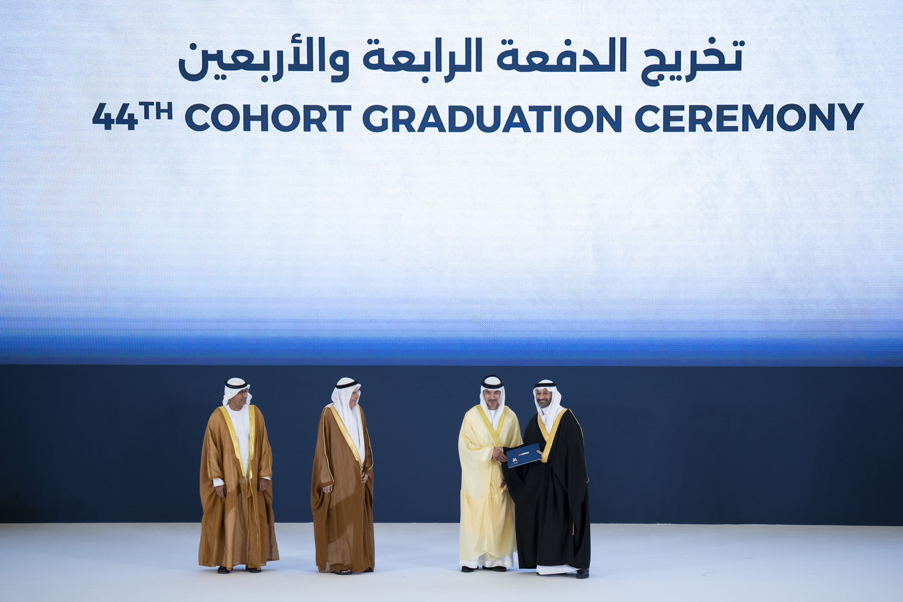 الامارات | تحت رعاية رئيس الدولة.. هزاع بن زايد يشهد حفل تخريج الدفعة الـ44 من طلبة جامعة الإمارات