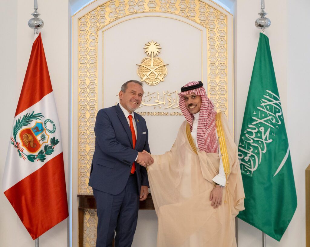 السعودية | سمو وزير الخارجية يناقش مع وزير خارجية البيرو عددًا من القضايا الدولية ذات الاهتمام المشترك