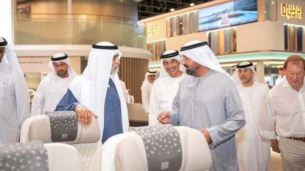 نهيان بن مبارك يزور معرض سوق السفر العربي 2025
