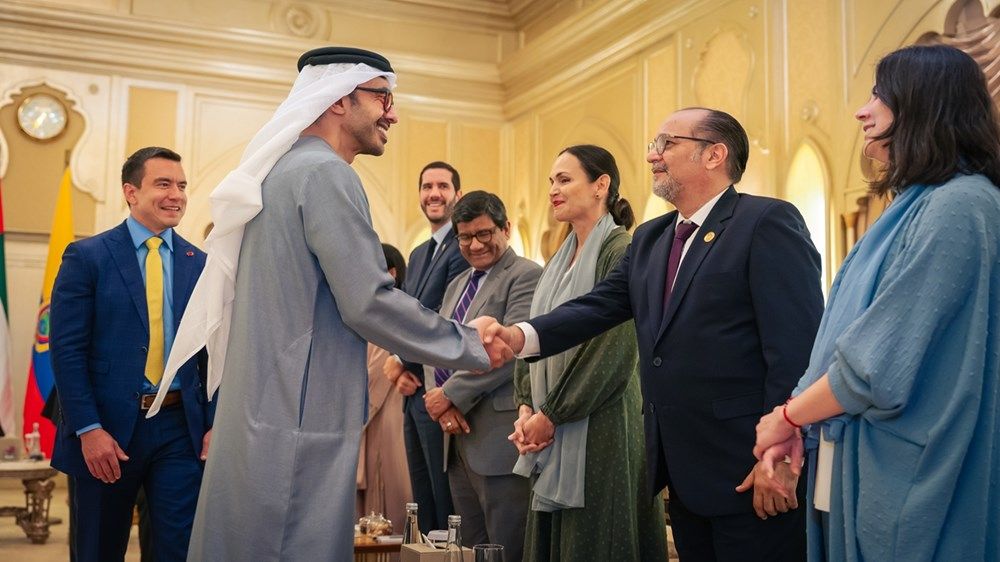 عبدالله بن زايد ورئيس الإكوادور يبحثان تعزيز علاقات التعاون بين البلدين