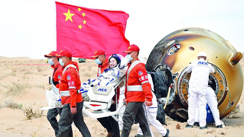 الامارات | 3 رواد فضاء صينيين يعودون إلى الأرض
