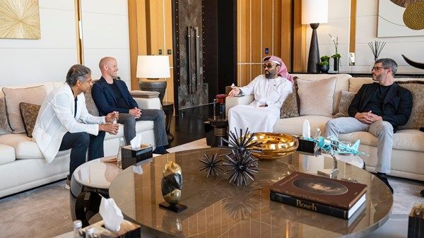 طحنون بن زايد يلتقي تيم فيريس ونافال رافيكانت