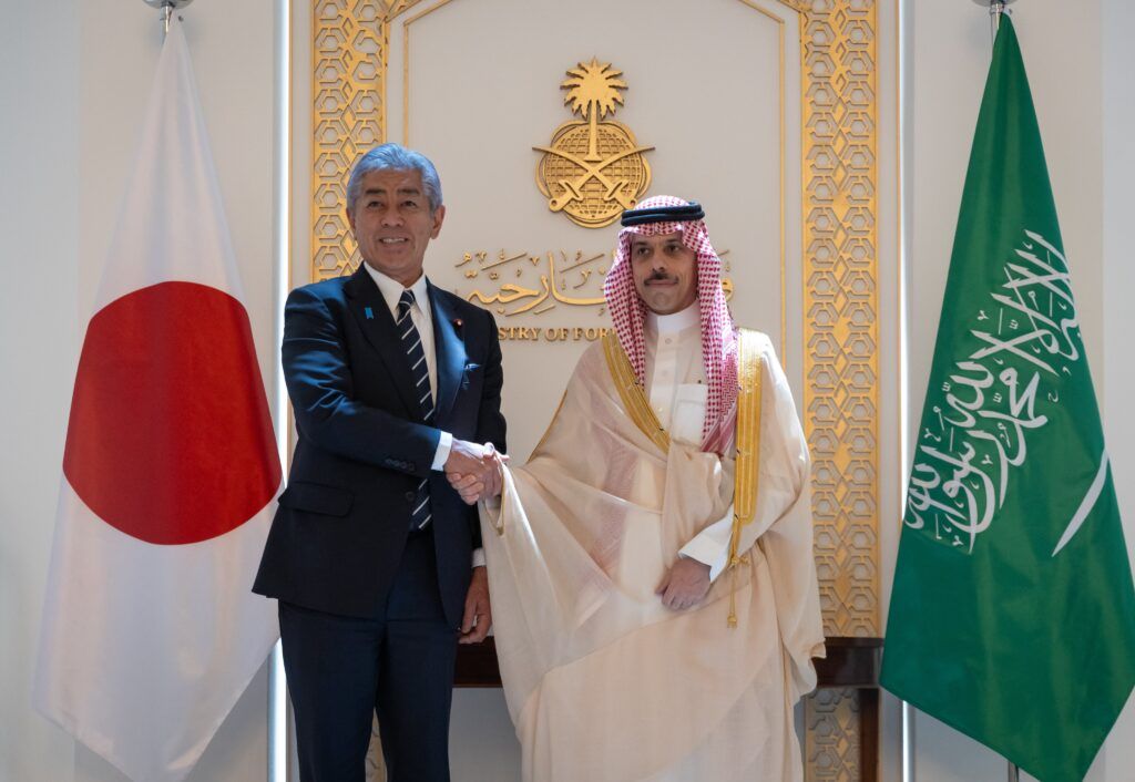 السعودية | وزير الخارجية يستقبل معالي وزير خارجية اليابان السيد إيوايا تاكيشي ويبحثان العلاقات الثنائية