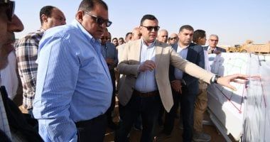 وزير الإسكان يختتم جولته بتفقد مشروعات تنفيذ شبكات المرافق بمنطقتى جنيفة والرابية بمدينة الشروق