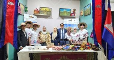 سفير كمبوديا يتفقد معرض "ديارنا زهور الربيع" بحضور أفراد جالية المملكة