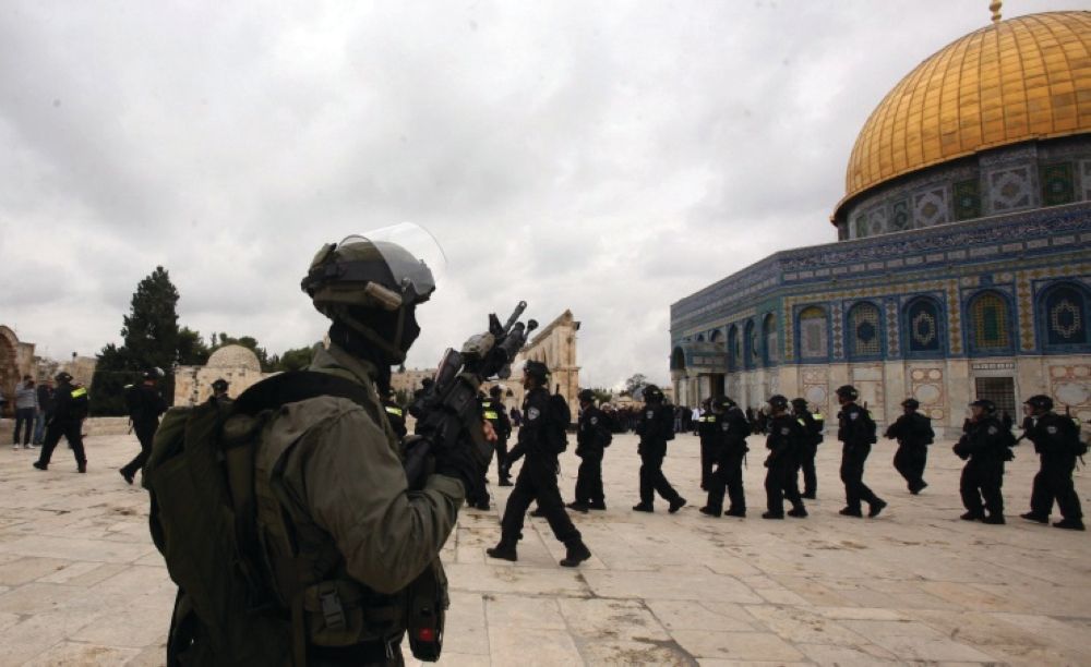القدس المحتلة.. مستوطنون يقتحمون المسجد الأقصى مجددًا
